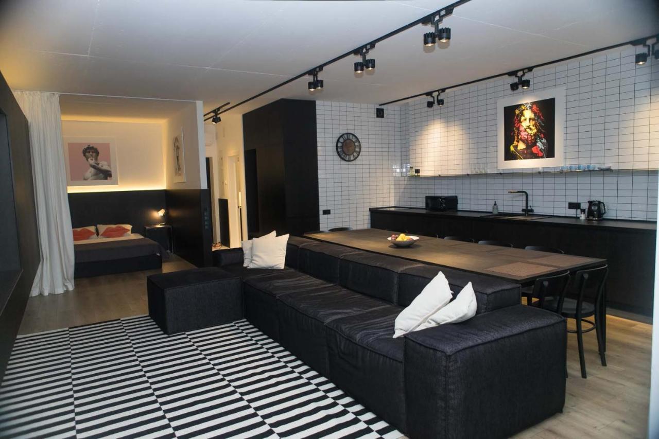Stylish 1 Bedroom Studio Near Most City ドニプロペトロウシク エクステリア 写真
