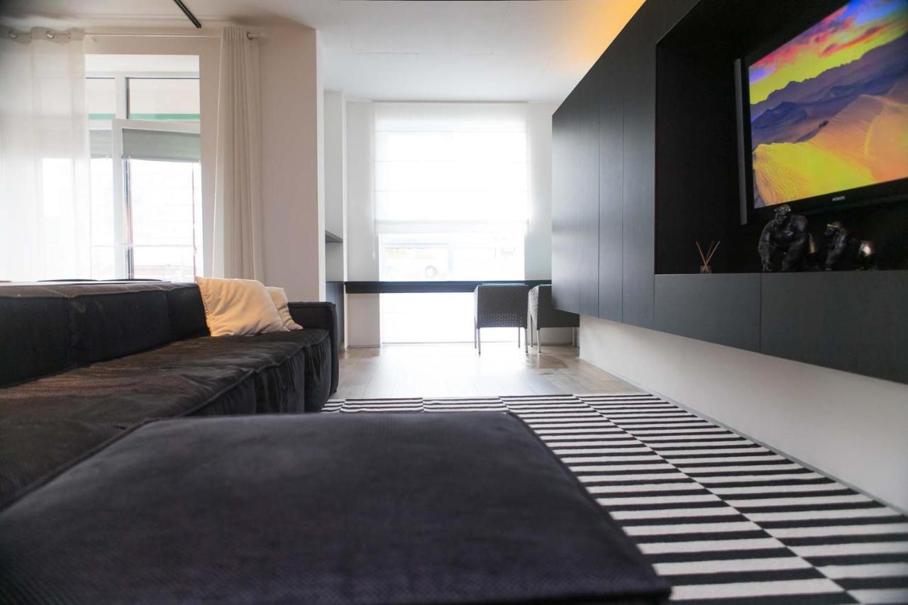 Stylish 1 Bedroom Studio Near Most City ドニプロペトロウシク エクステリア 写真