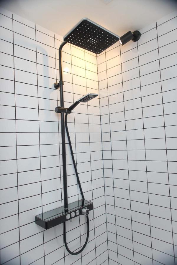 Stylish 1 Bedroom Studio Near Most City ドニプロペトロウシク エクステリア 写真