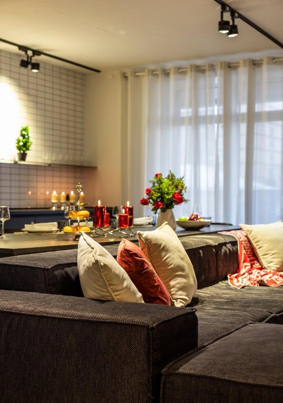 Stylish 1 Bedroom Studio Near Most City ドニプロペトロウシク エクステリア 写真